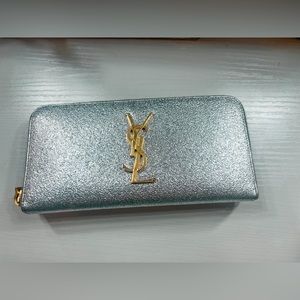Stunning YSL Saint Laurent Silver metallic leather wallet in perfect condition ✨